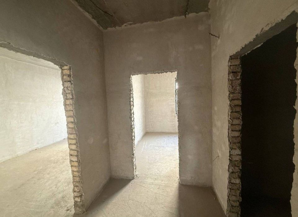 Chinar Mall tomonda 1 xonali uy sotiladi