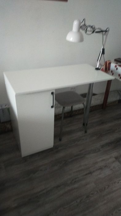 Продам маникюрный стол