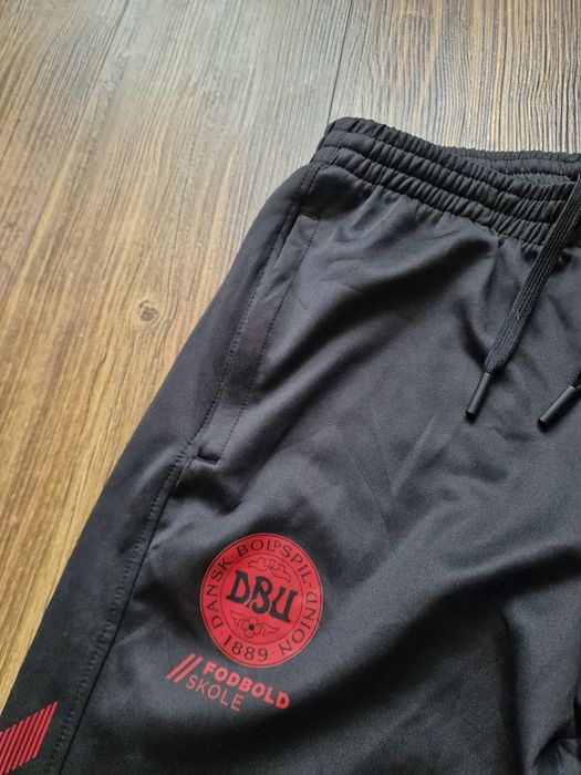 Страхотен спортен  комплект анцунг HUMMEL x Denmark National размер S