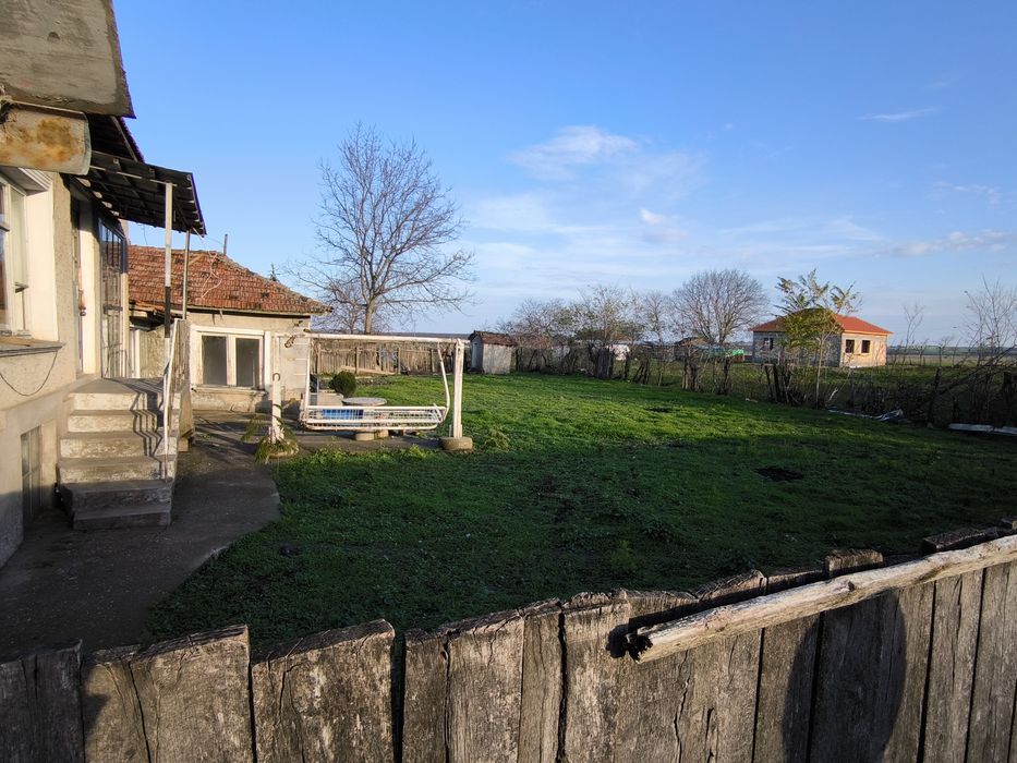 Продава се къща в с.Подайва ул.Струма 27