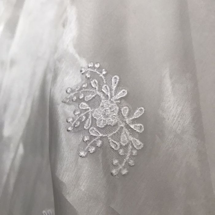 Corset si fusta cu aplicatii din dantela