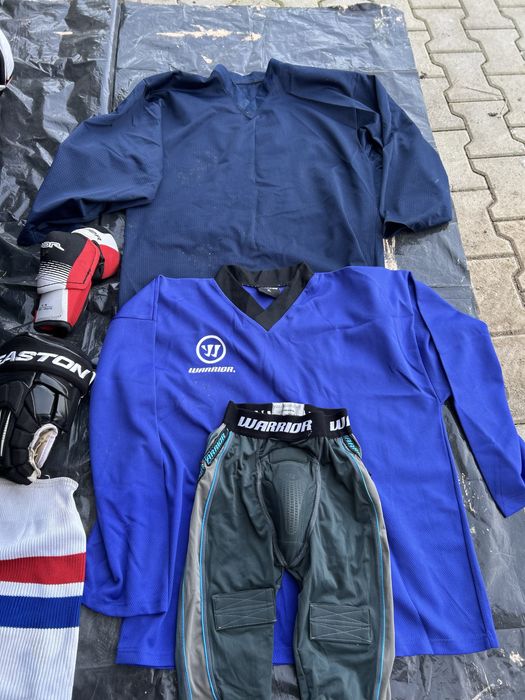 Продавам пълна хокейна екипировка – размер M, леко използвана