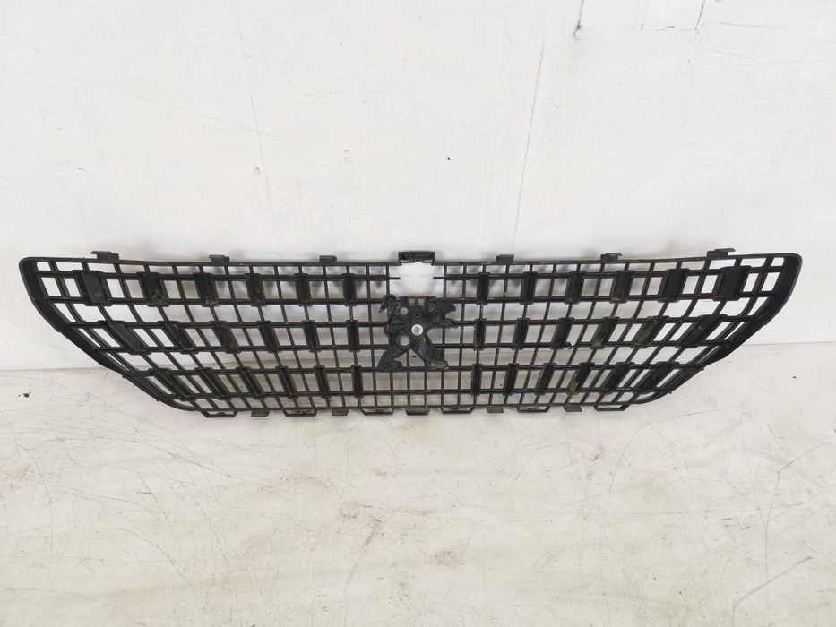 Предна радиаторна решетка Пежо / Peugeot 2 Оригинална, в добро състоян