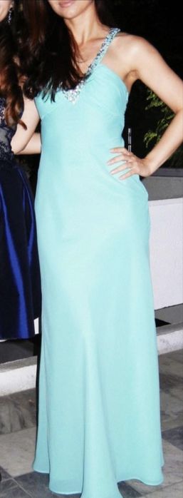 Официална рокля.