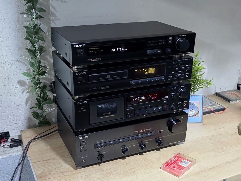 Linie audio SONY, amplificator ,deck 3 head, tuner, cd player ,hifi
