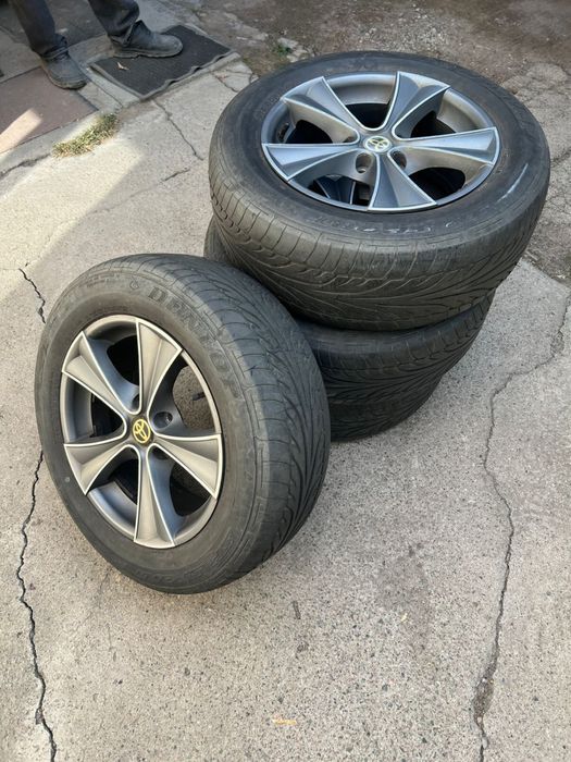 Продам оригинальные диски Toyota , с резиной (износ 70%)