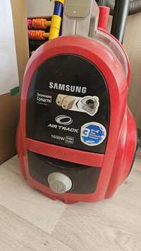 Продам пылесос Samsung SC4520 красный