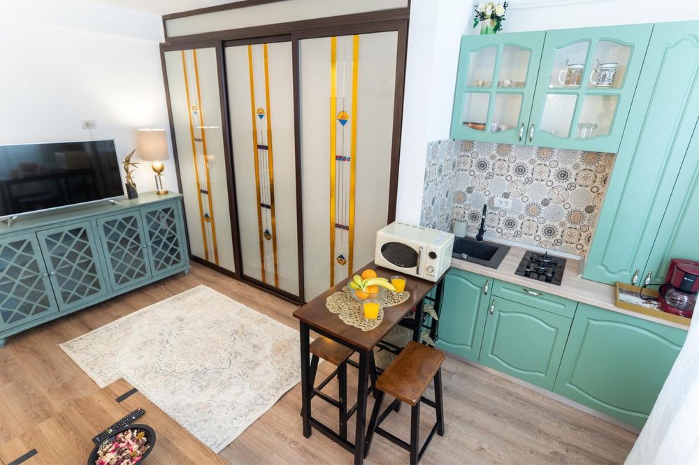 Vand studio Mamaia Nord / Alezzi