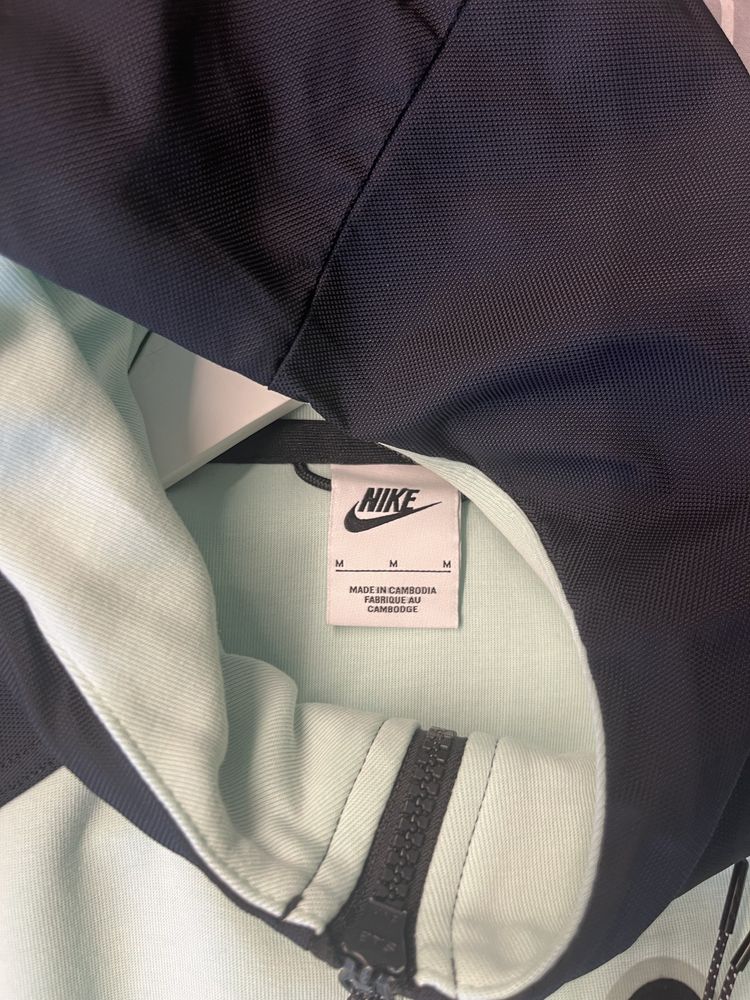 Nike tech fleece overlay vest light green black