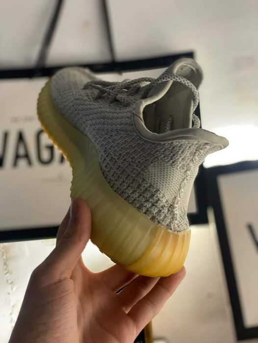 Vând yeezy 350 v2 

Descriere:
Fara cutie marimea 41
Descriere:
Fara c