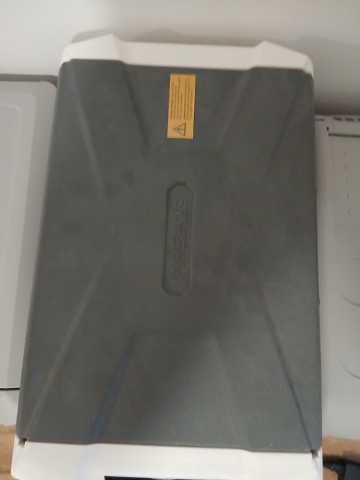 Мобилен хладилник фризер на 12/24/220 волта