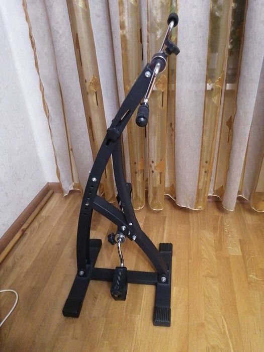 Велотренажер б/У , металлический, черного цвета