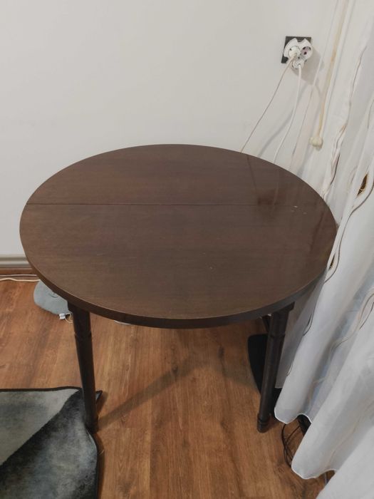 Продавам трапезата маса в размер89/89,