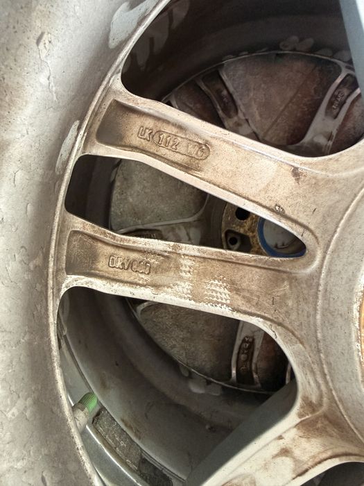 Vand cauciucuri (235/60) de iarna si jante Alutec de 18”