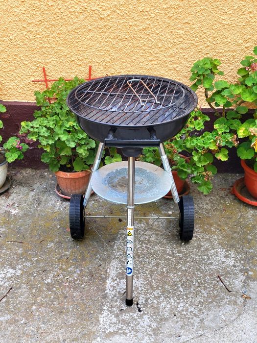 Grătar BBQ Kettle portabil cu roți