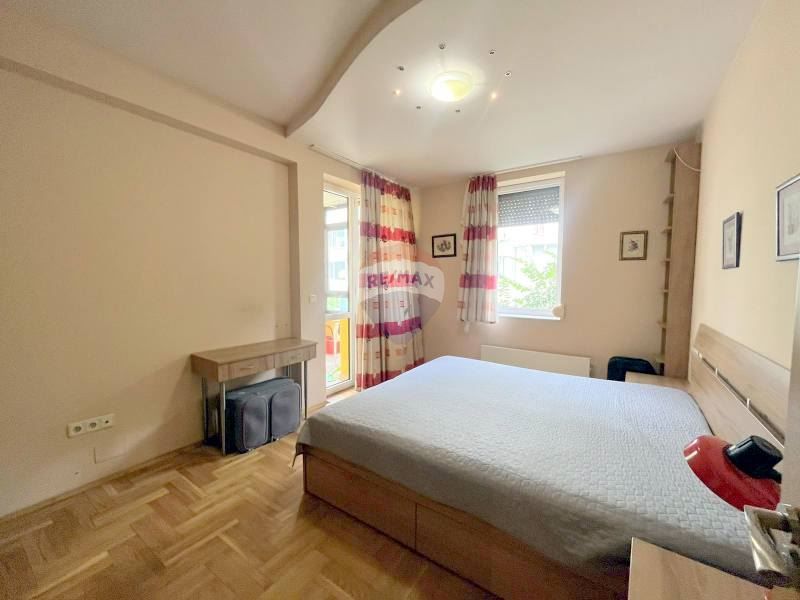 Продава се Тристаен апартамент в Варна, Бриз - 120 кв.м за 1959 €/кв.м - Снимка #11