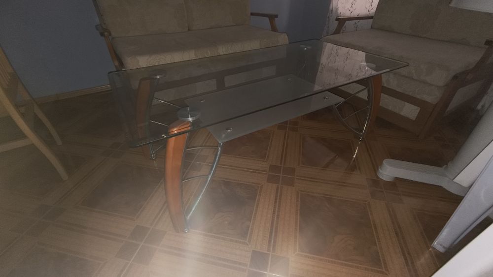 Стъклена холна маса