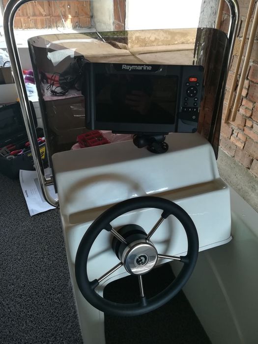 Продавам сонар Raymarine 9 HV комплект със сонда