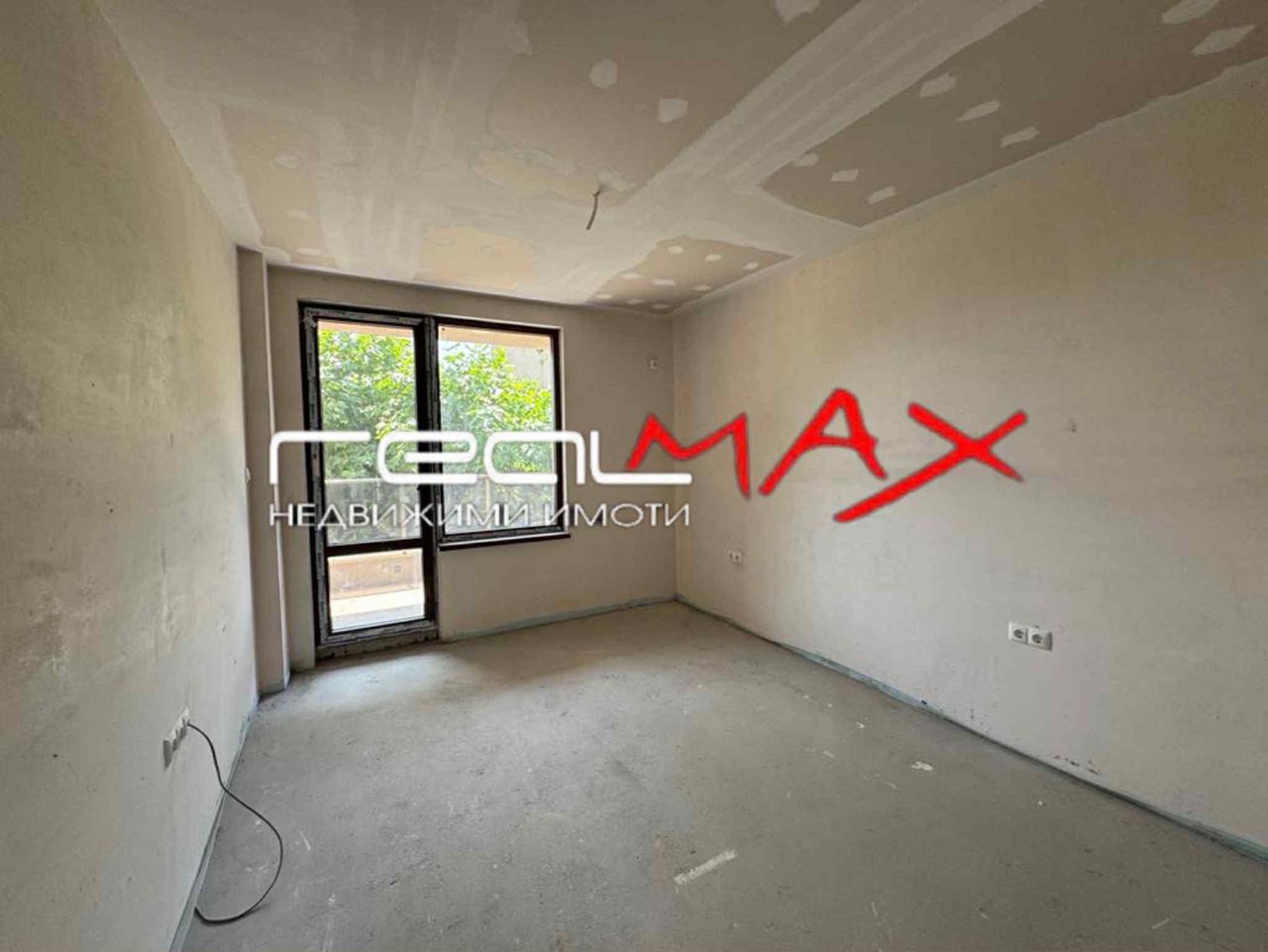 Продава се Двустаен апартамент в Казанлък - 66 кв.м за 1507 €/кв.м - Снимка #1