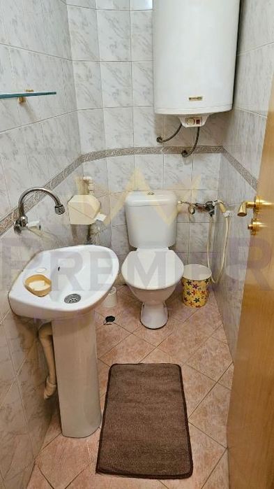 Дава се под наем Тристаен апартамент в Варна, Колхозен пазар - 118 кв.м за 612 € - Снимка #7