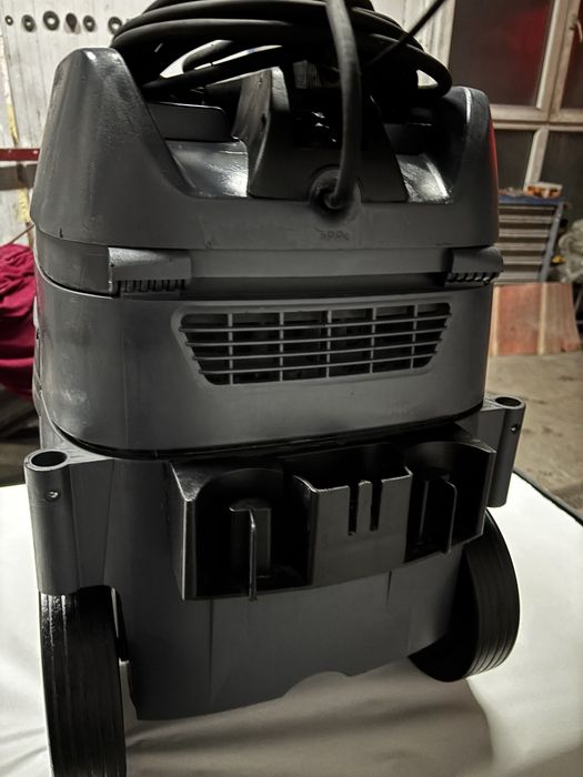 Aspirator 3M cu scuturare automata si 2 filtre interne,stare buna