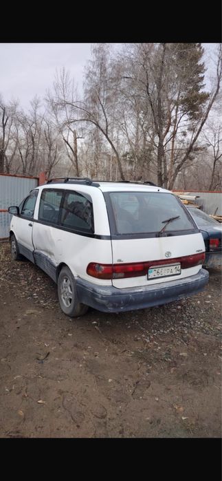 Продам Тойота Превия 1992 года на ходу за наличные или по запчастям