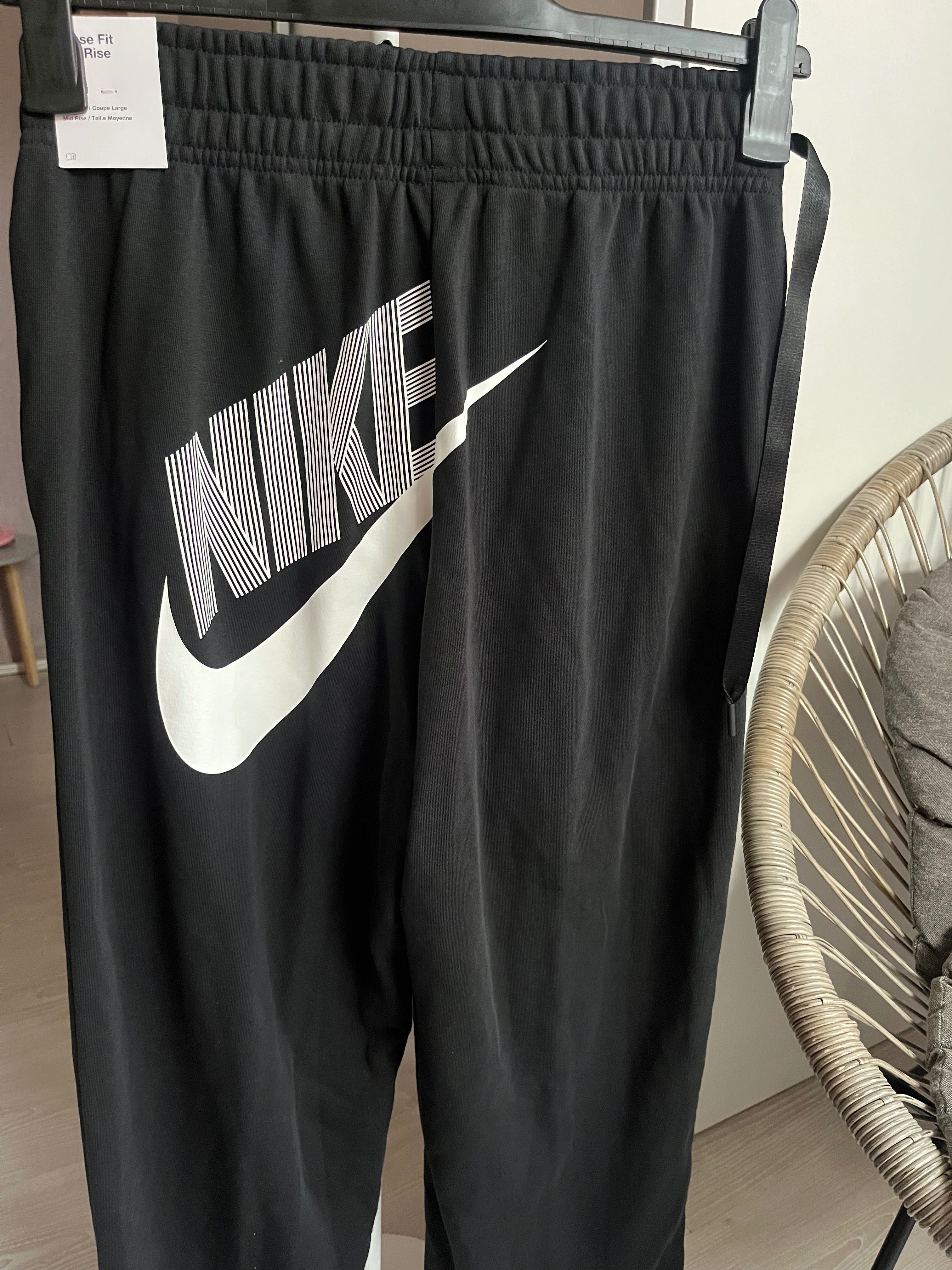 Спортна долница Nike