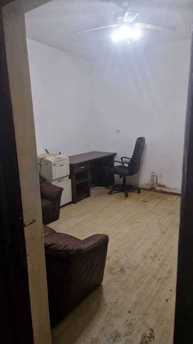 Spatiu pentru depozitare 157mp+ curte acoperita 60mp zona sagului