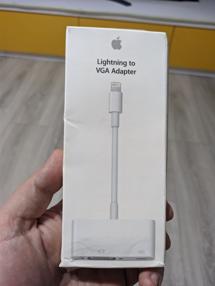 Vând adaptor iPhone Lightning to VGA