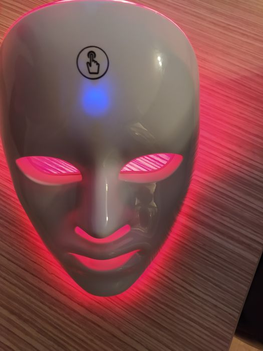 Masca LED tratament facial acnee puncte negre riduri