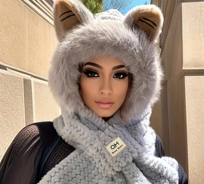 Căciulă cu blană textilă si fular model vulpiță . Nouă