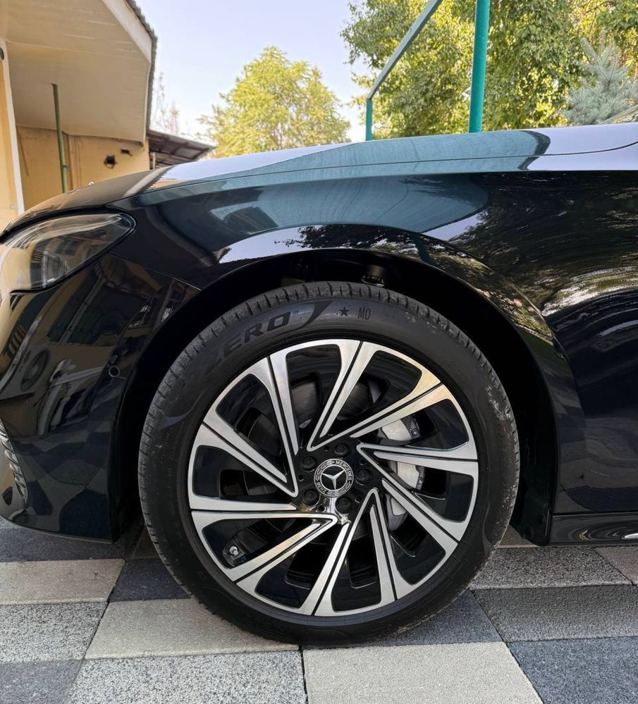 оригинальные диски от мерседес W214 с баллонами Pirelli Pzero R19