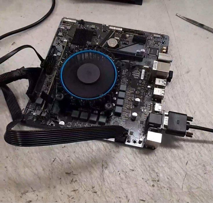 Kit gaming sursa 700w 8gb ram dd4 placa baza processor i3 12100