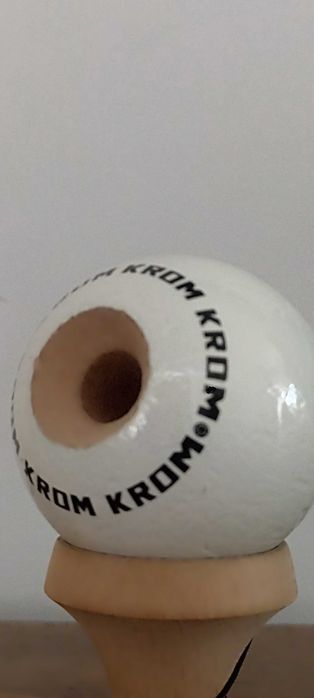 Kendama krom pop albă (mai multe informații în descriere) [cumpărată]