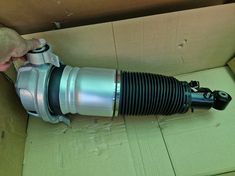 Perna aer Audi Q7 stânga noua