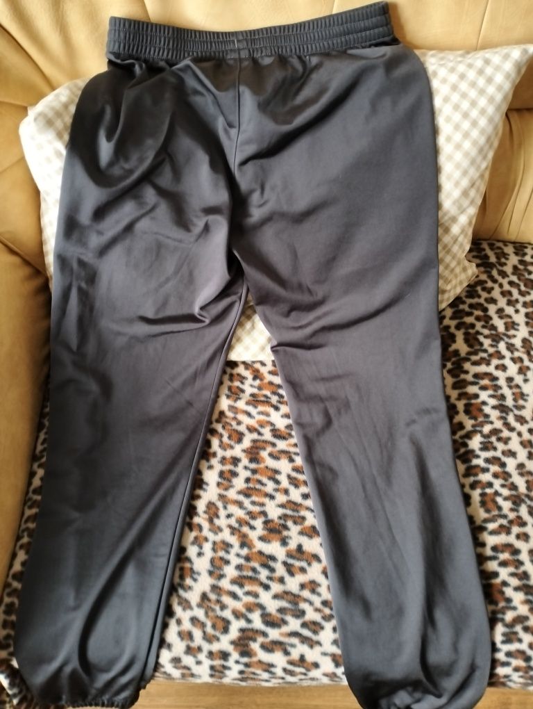 Pantaloni Adidas noi(Produs original).