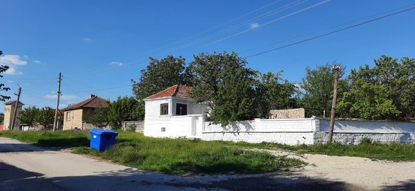 Продава се къща в с.Невша 47км.от гр.Варна по магистрала Хемус