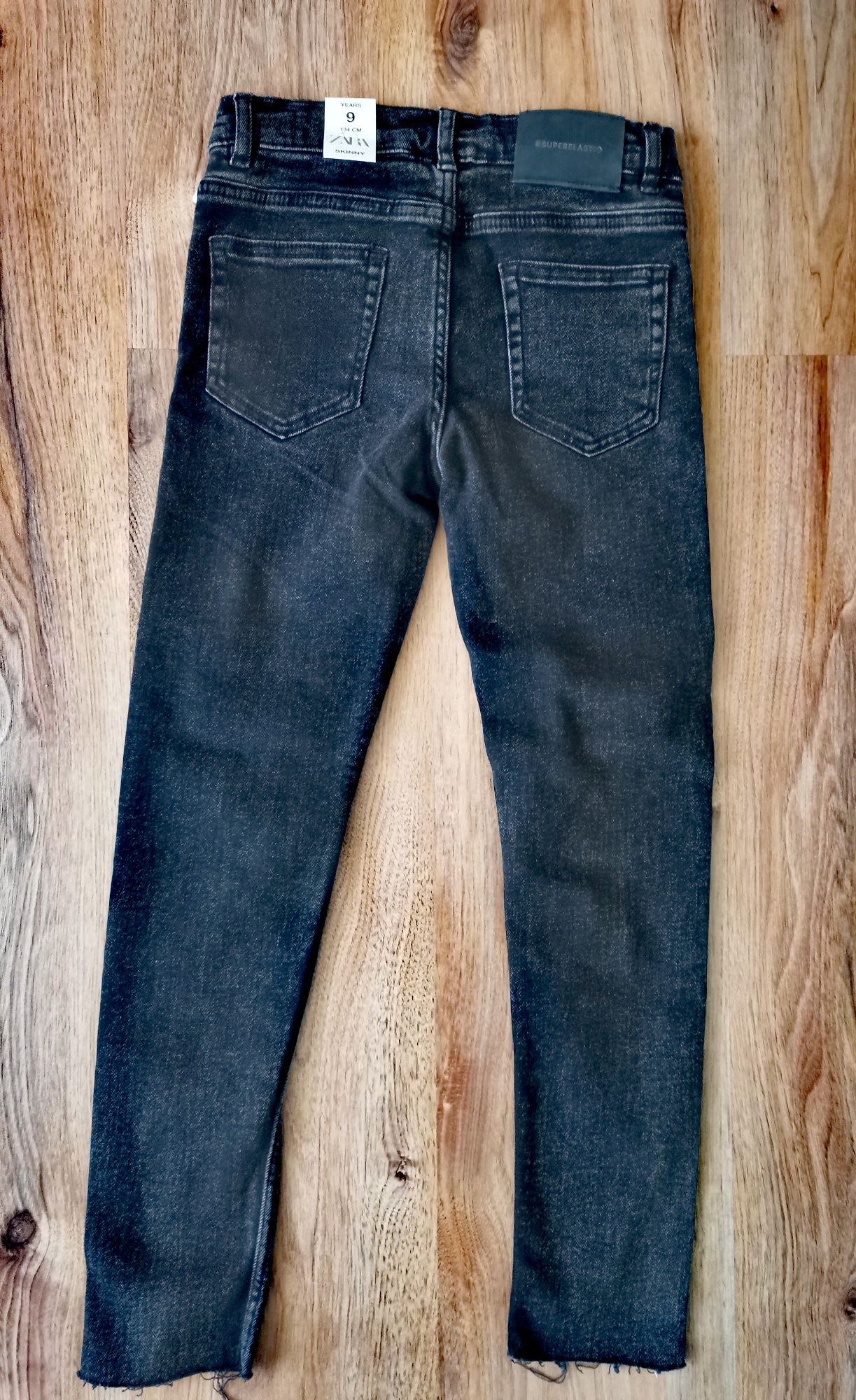 Нови дънки Zara slim 9 год. 134см.