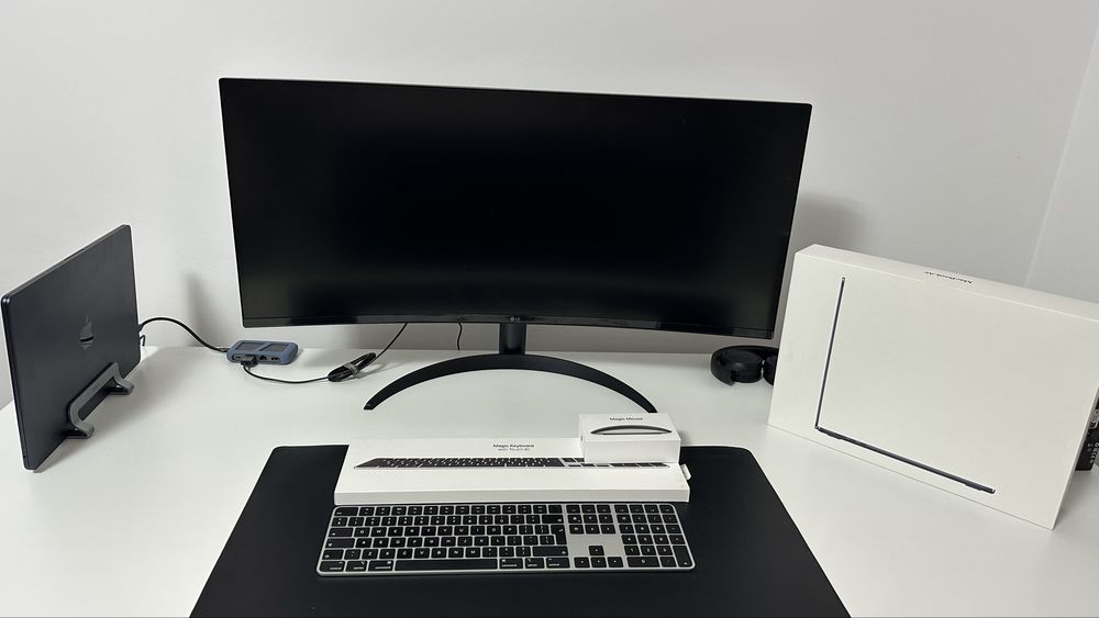 Vând Setup: Macbook Air M2 | Magic Mouse & Keyboard