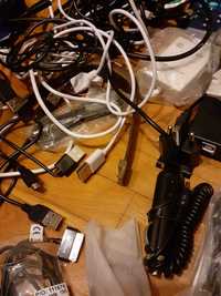 Няколко кабели с различни видове USB-та