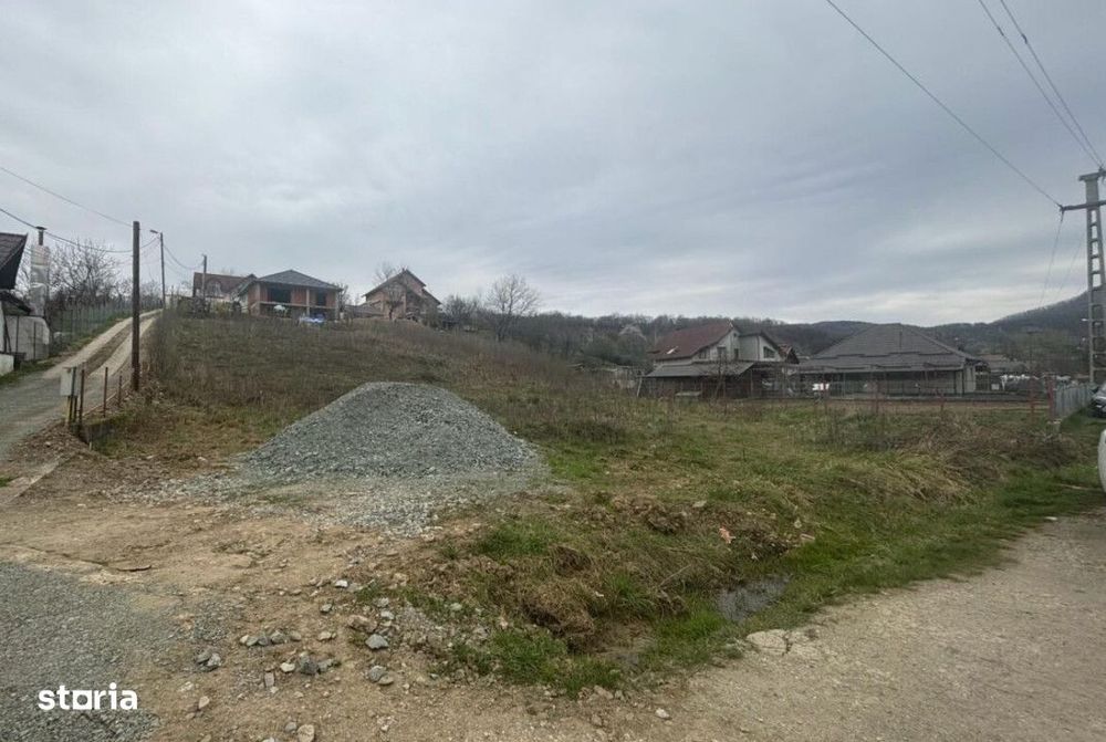EXCLUSIVITATE! Vanzare teren intravilan, 20 ari, acces facil, zona de