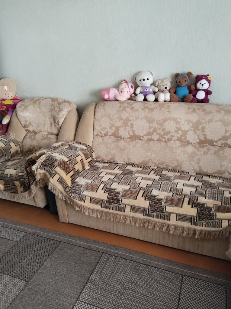 Продам угловой диван .можно собрать на разные стороны.б.у