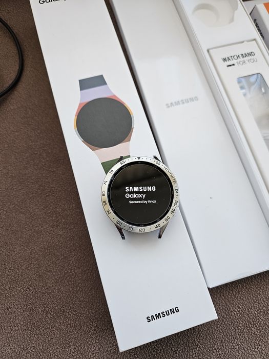 Samsung Galaxy Watch 6 Classic 47мм LTE много аксесоари, Spigen каишка