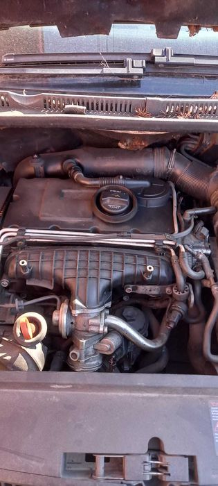 Vand masina Wolkswagen golf 5 plus+  defect( probabil probleme la moto