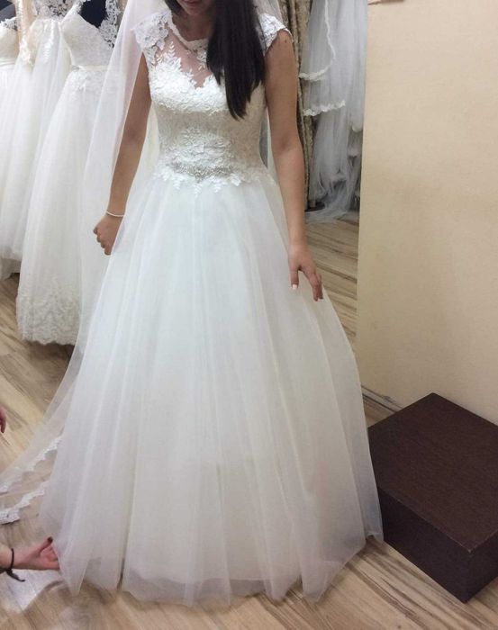 Vand rochie de mireasa Imolacy. Este de culoare ivory, marimea M.