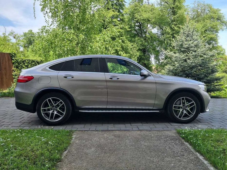 Mercedes-Benz GLC Coupe 300 • 4MATIC • AMG Line • 245 CP