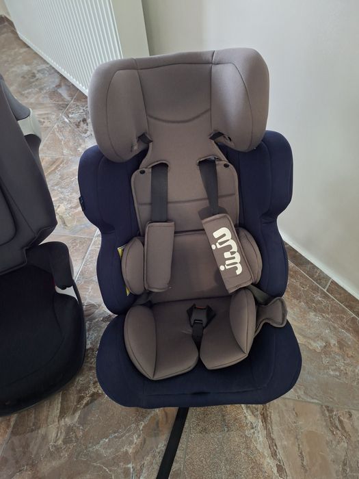 Vand 2 scaune  masina