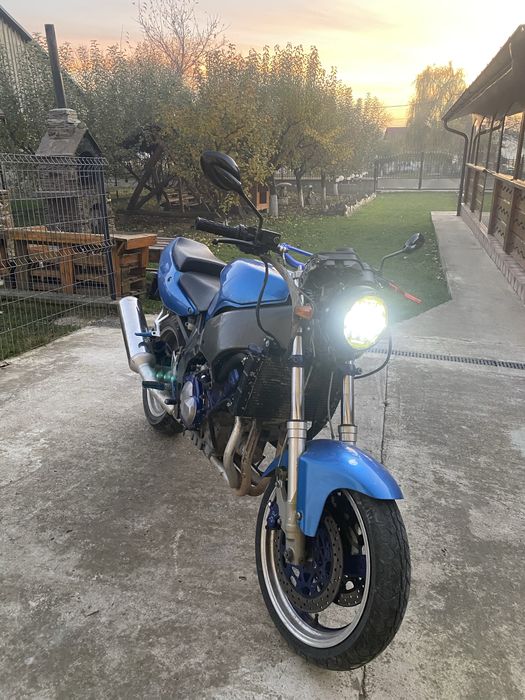 Vand sau Schimb Yamaha FZR600R