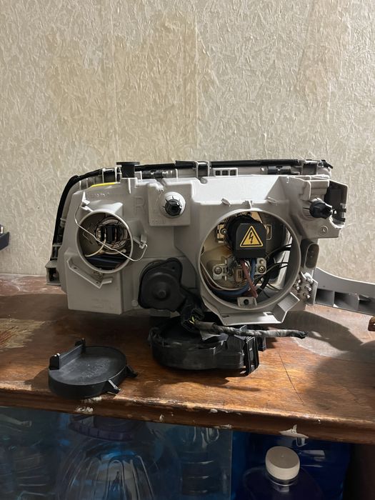 Оригинални фарове Ксенон в202 w202