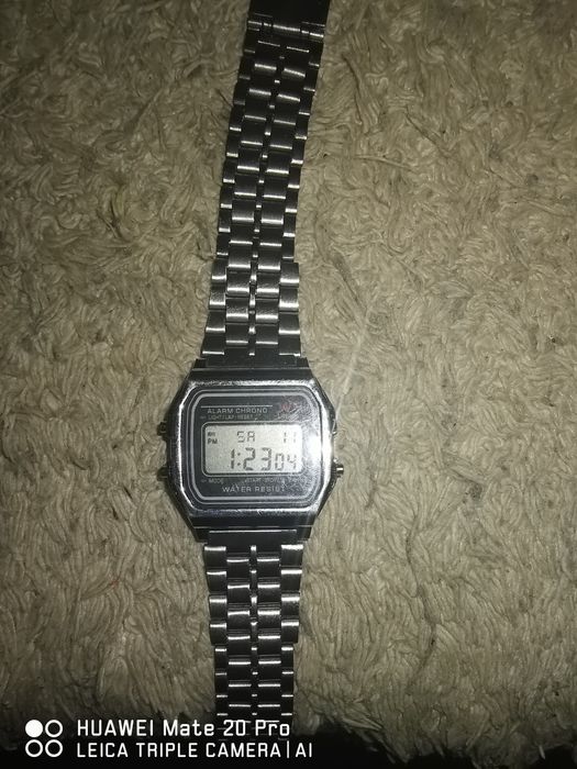 Ceas electronic in stil vintage